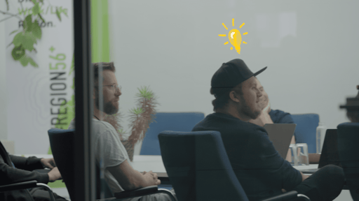 Die Entwickler in unserem Unternehmen bauen Anwendungen, dabei hilft ein IT Framework beim Bauen der Software 